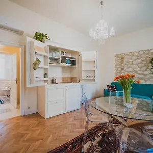 casa-elle.hotelinveneto.com/