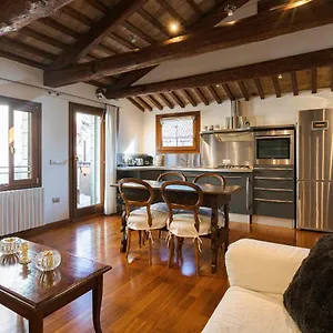 s-marco-luxury-loft-with-terrace.hotelinveneto.com/